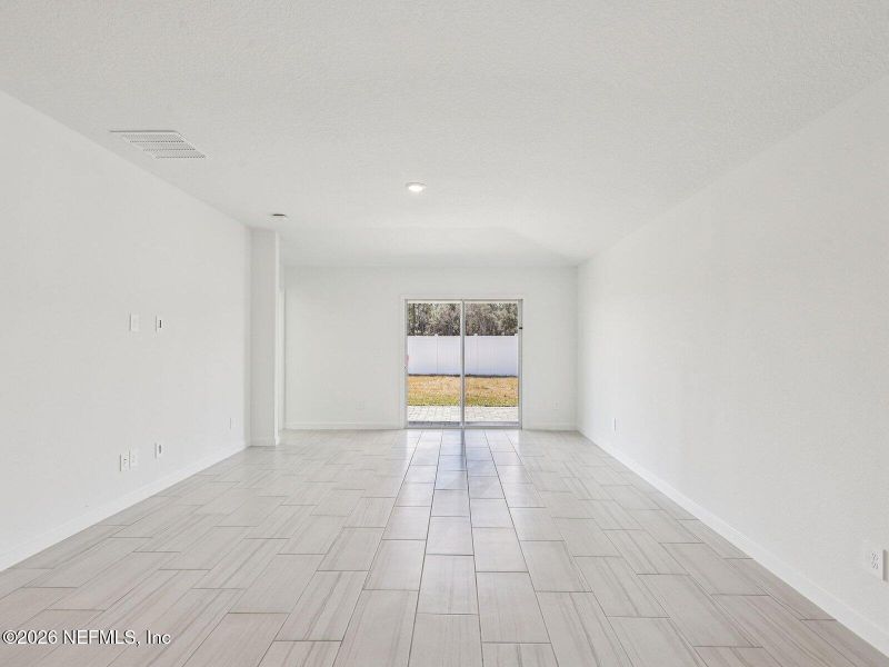 Spacious, unfurnished interior of a new home in Colbert Landings, Palm Coast (Image 6).