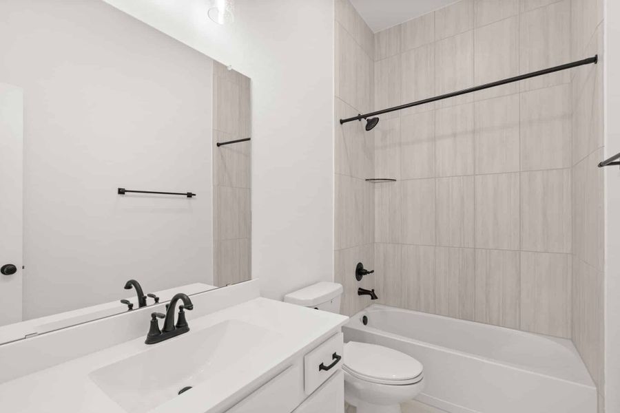 Representative furnished interior of a home built from the Toronto 40′ Lot by Chesmar Homes in The George, Richmond (Image 8).