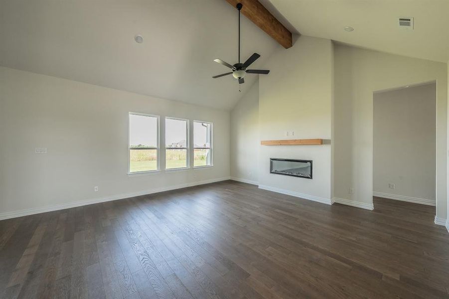 Spacious, unfurnished interior of a new home in Matthews Farms, Venus (Image 28).