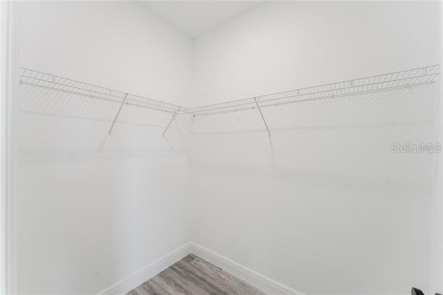 Spacious, unfurnished interior of a new home in , Ocala (Image 8).