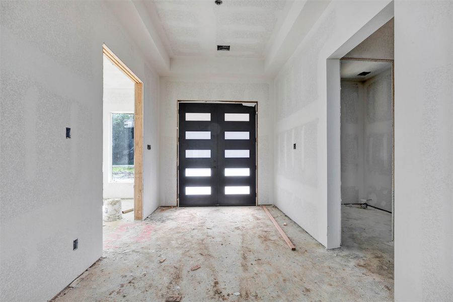 Elegant main entry hall. Elegant main entry hall.