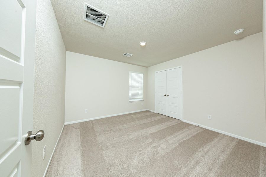 Spacious, unfurnished interior of a new home in Bammel Oaks, Houston (Image 21).