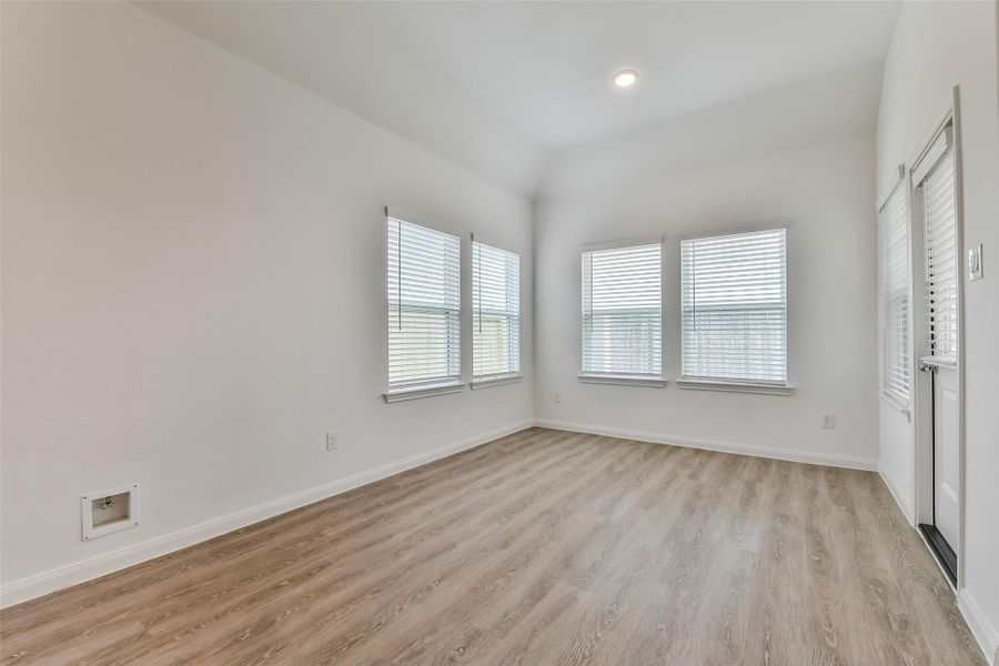 Spacious, unfurnished interior of a new home in King Oaks Village, Baytown (Image 16). Spacious, unfurnished interior of a new home in King Oaks Village, Baytown (Image 16).