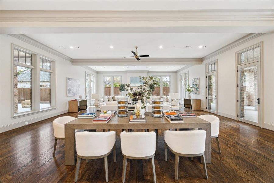 This vibrant space unites the breakfast area and living room, offering an open and dynamic design that encourages effortless flow and connection, perfect for both lively gatherings and everyday moments.