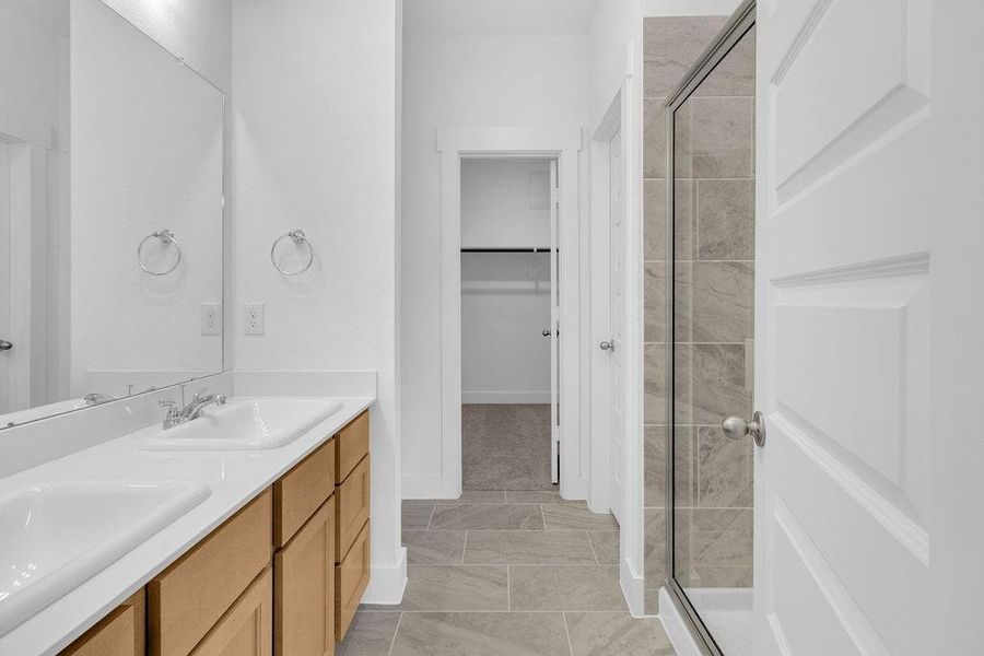 En-Suite Bath w/ Oversized 60in Ceramic Tile Shower