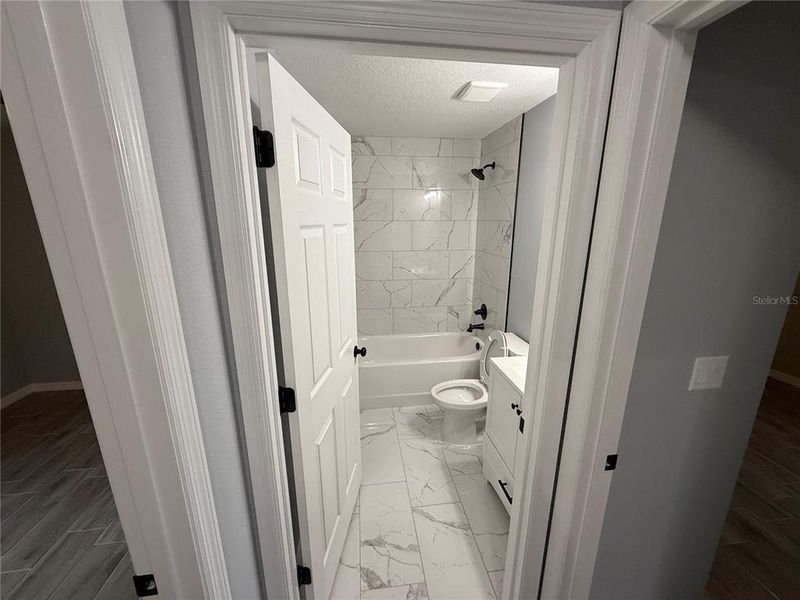 Spacious, unfurnished interior of a new home in , Ocala (Image 14).