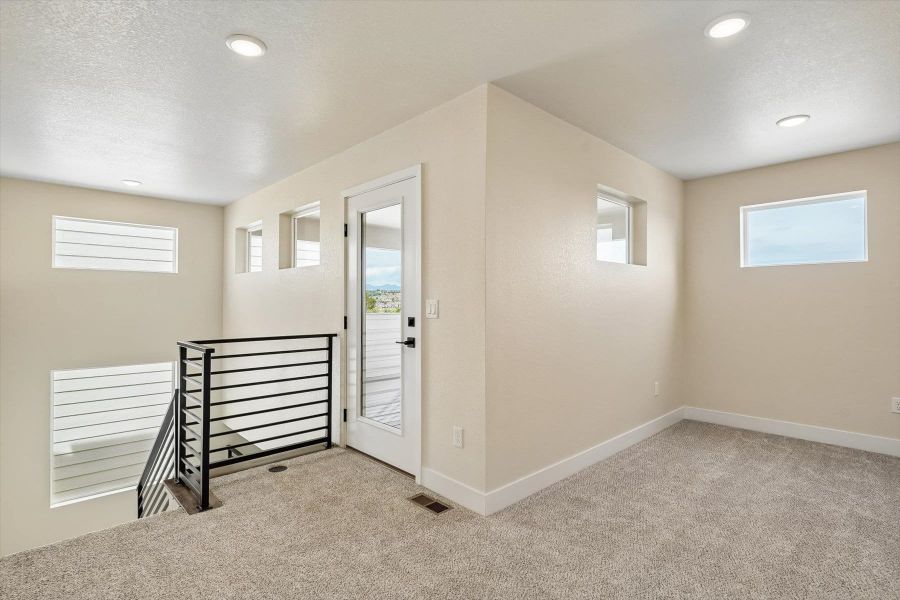 Spacious, unfurnished interior of a new home in Pony Park, Colorado Springs (Image 16).