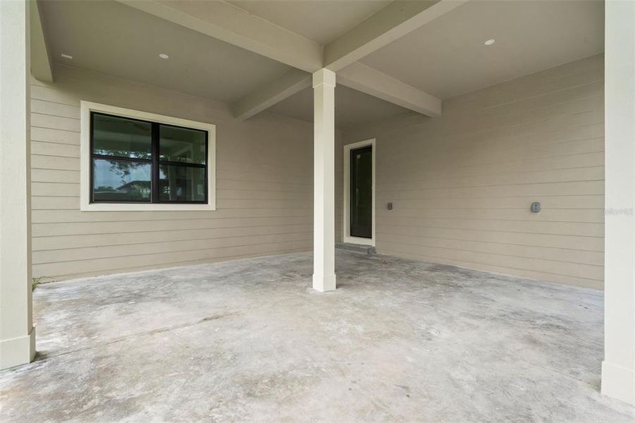 Exterior details and patio area of a home in , Tampa (Image 35).