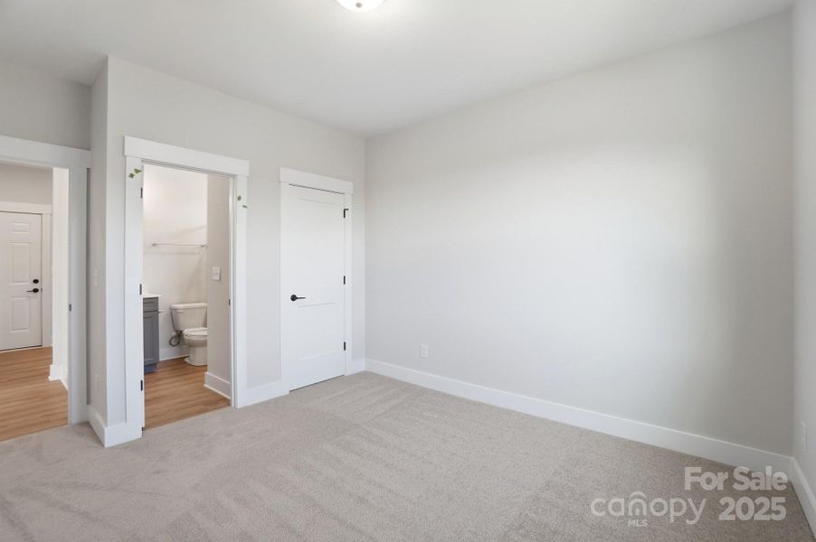 Spacious, unfurnished interior of a new home in Summerlin, Mooresville (Image 29).