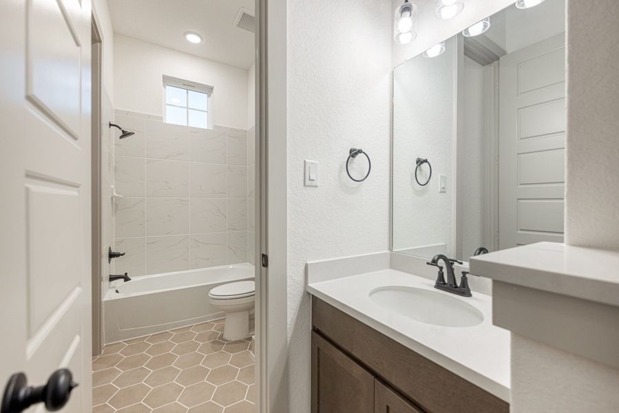 Furnished interior view inside a new home in Mesa Western, Cibolo (Image 15).