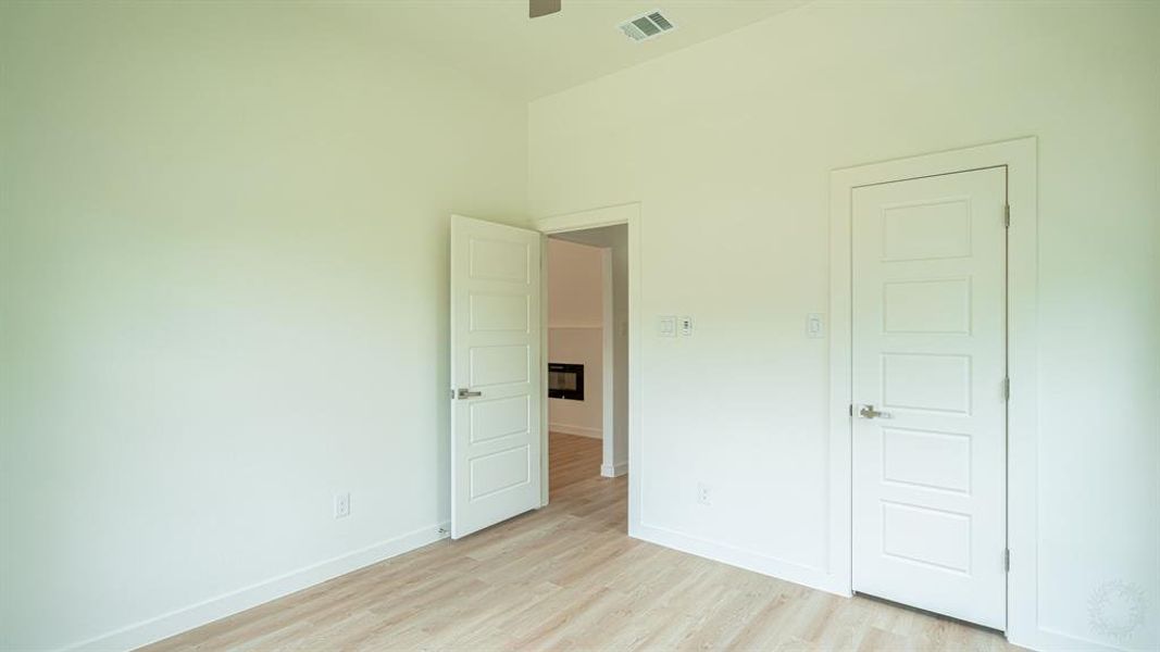 Spacious, unfurnished interior of a new home in , Granbury (Image 31).