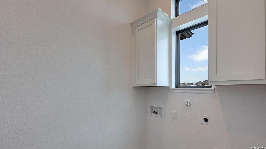 Close-up of interior finishes inside a home in Ladera, San Antonio (Image 16).