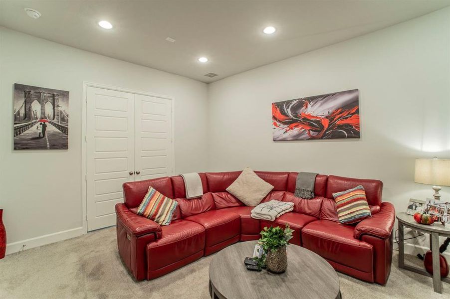 Furnished interior view inside a new home in Bridgewater 60', Midlothian (Image 27).