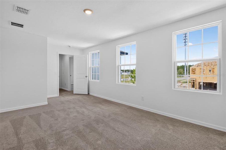 Spacious, unfurnished interior of a new home in , Kissimmee (Image 27).