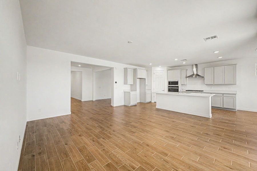 Spacious, unfurnished interior of a new home in Miravida, Surprise (Image 4).