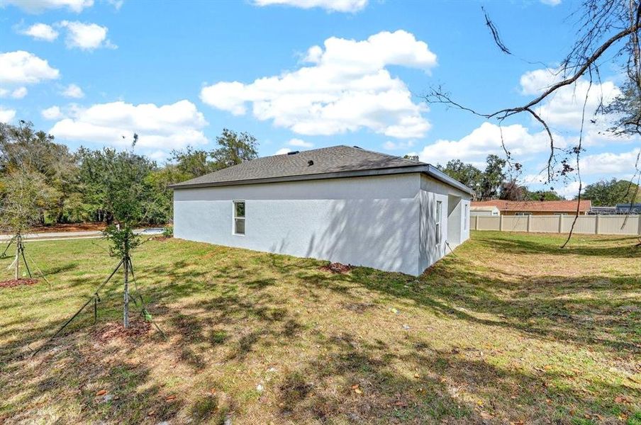 Exterior details and patio area of a home in , Deltona (Image 22).