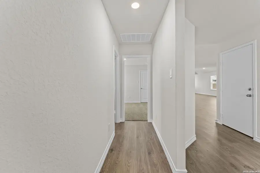 Spacious, unfurnished interior of a new home in Langdon, San Antonio (Image 25).