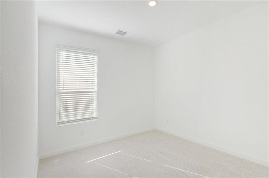 Spacious, unfurnished interior of a new home in Hurricane Creek, Anna (Image 21).