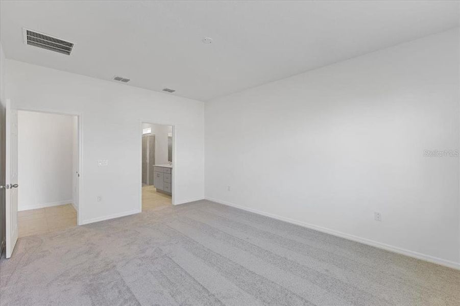 Spacious, unfurnished interior of a new home in Cypress Park Estates, Haines City (Image 9).