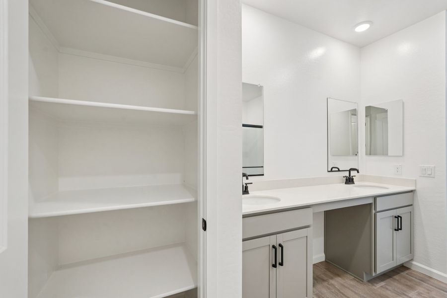 Primary bath. Finishes and options may vary. Primary bath. Finishes and options may vary.