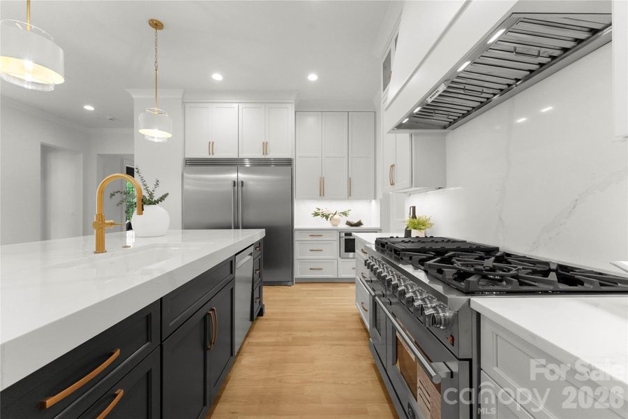 Gas range with dual oven Gas range with dual oven