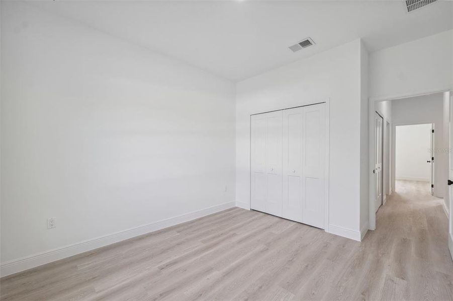 Spacious, unfurnished interior of a new home in , Ocala (Image 20).