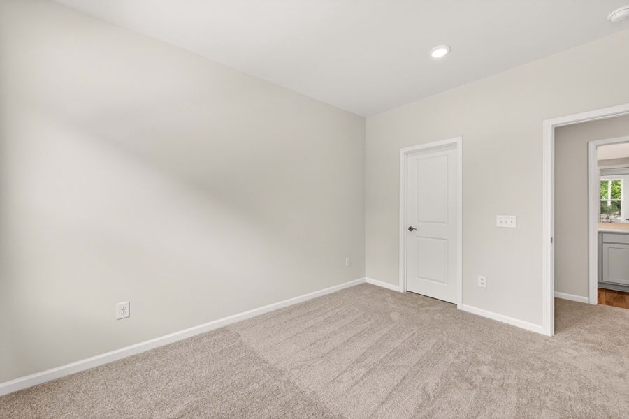 Spacious, unfurnished interior of a new home in Amplitude, Charlotte (Image 35).