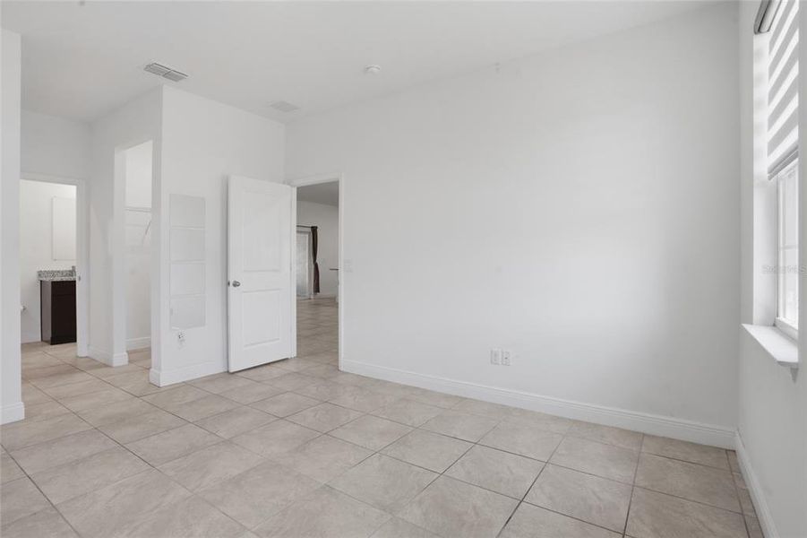 Spacious, unfurnished interior of a new home in , Kissimmee (Image 18).