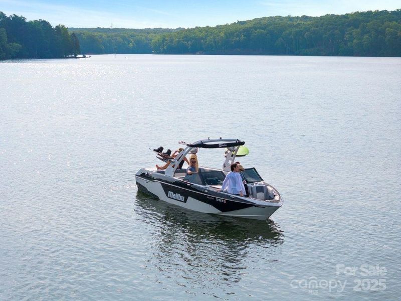 Lake Living Meets Townhome Convenience at Seven Oaks.