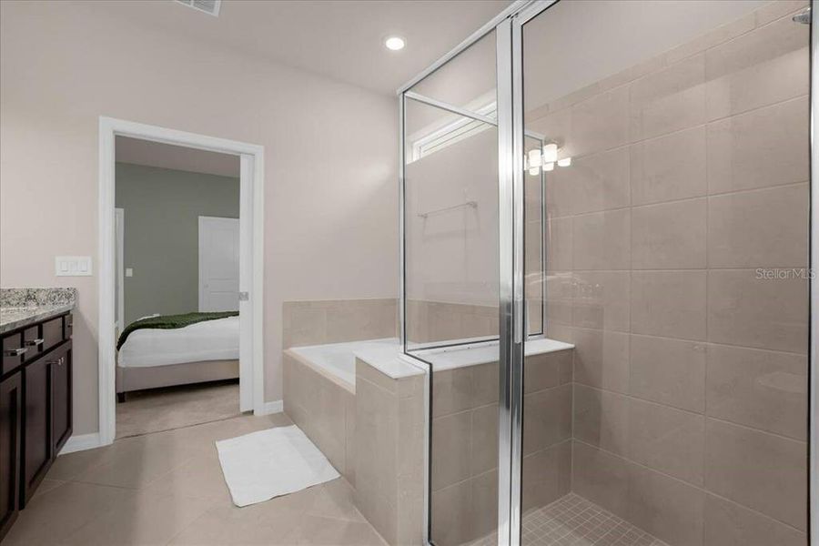 Furnished interior view inside a new home in , Clermont (Image 25).