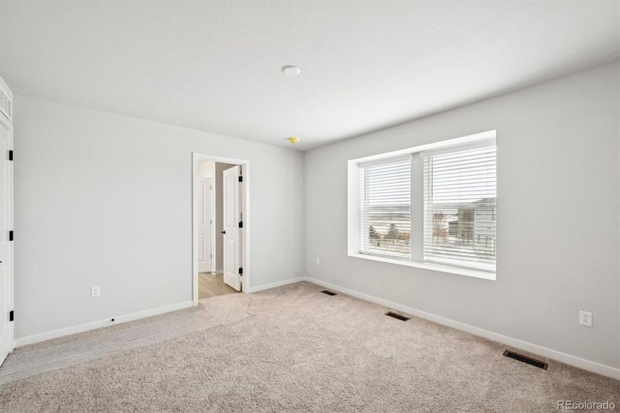 Spacious, unfurnished interior of a new home in Coyote Creek, Fort Lupton (Image 16).
