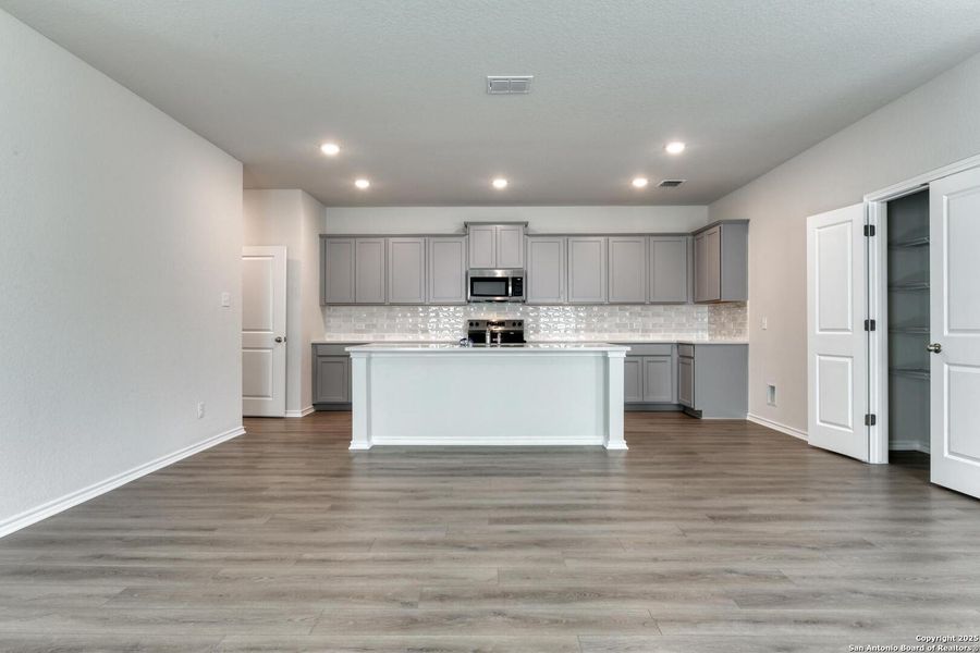 Spacious, unfurnished interior of a new home in Meadows at Hennersby Hollow 40's, San Antonio (Image 30).