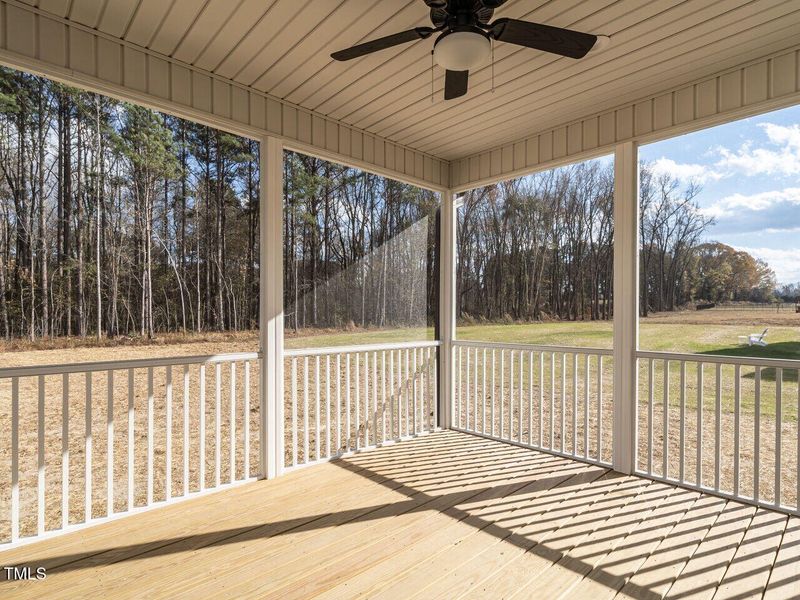 023-1280x960-screened-porch