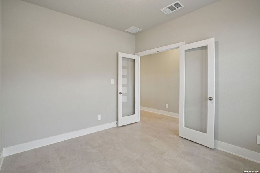 Spacious, unfurnished interior of a new home in Lark Canyon, New Braunfels (Image 37).