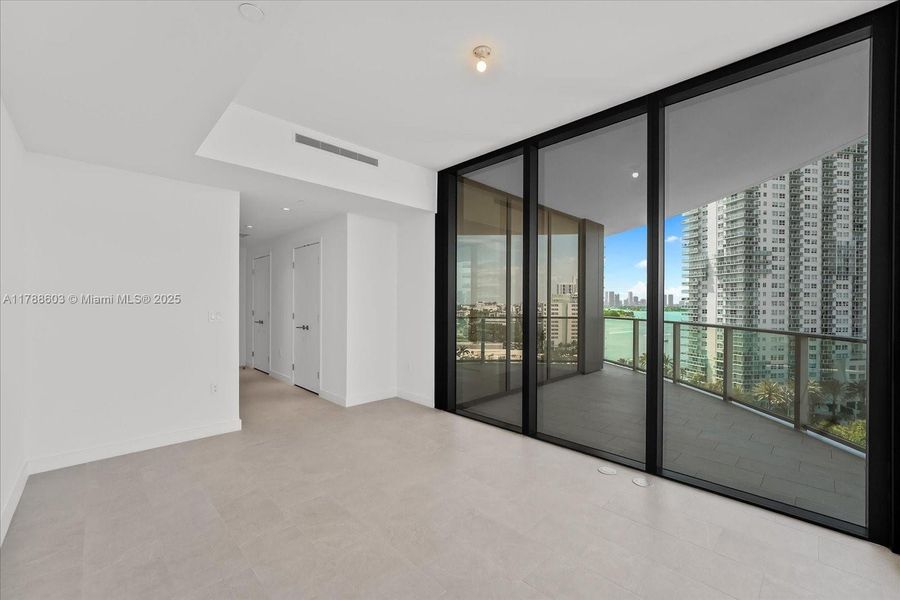 Spacious, unfurnished interior of a new home in Five Park, Miami Beach (Image 6). Spacious, unfurnished interior of a new home in Five Park, Miami Beach (Image 6).