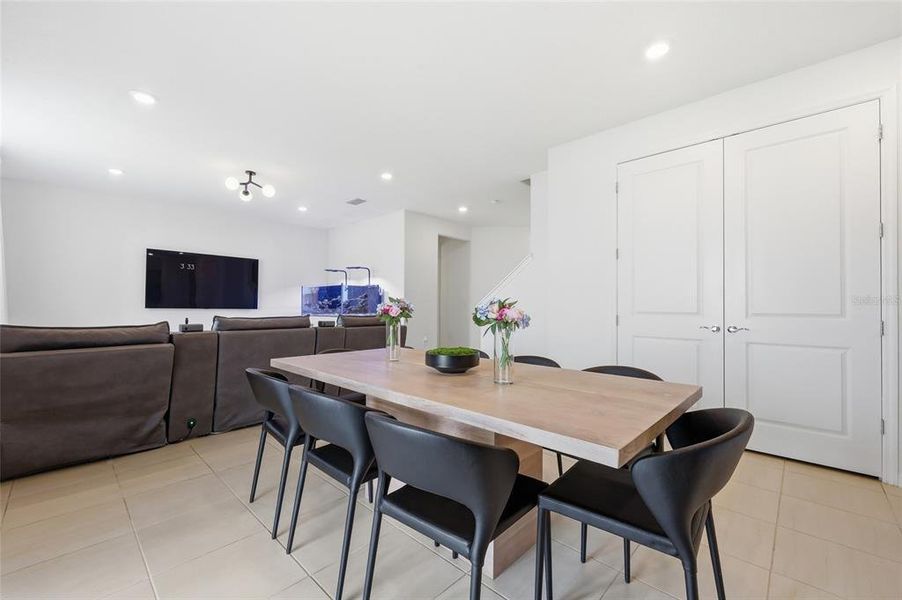 Furnished interior view inside a new home in , Orlando (Image 10).