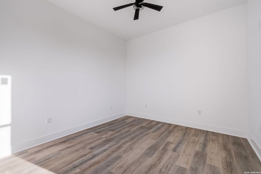 Spacious, unfurnished interior of a new home in , Fischer (Image 25).