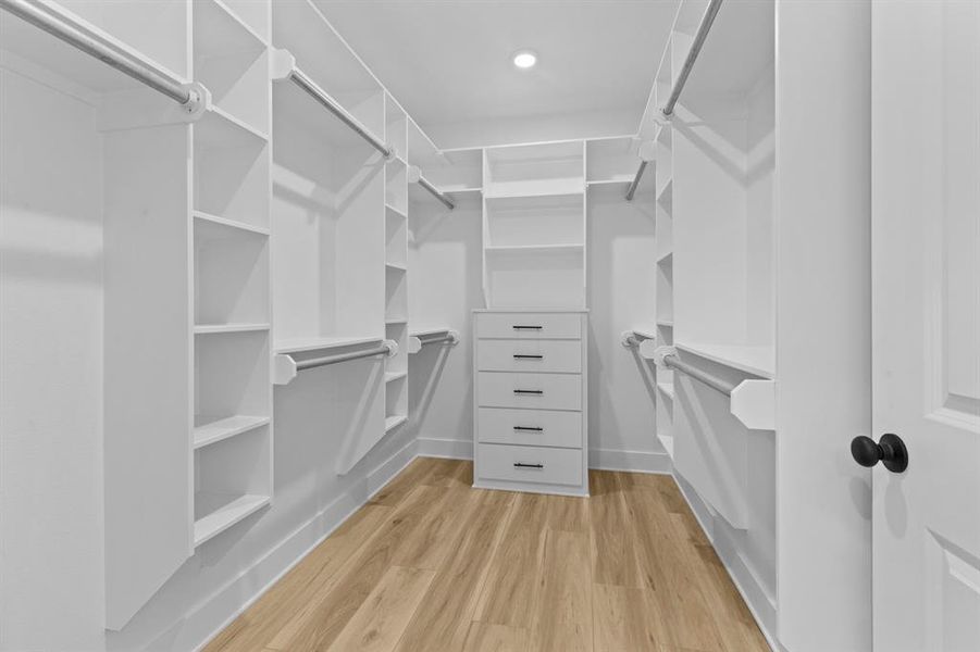Spacious, unfurnished interior of a new home in , Tyler (Image 24).