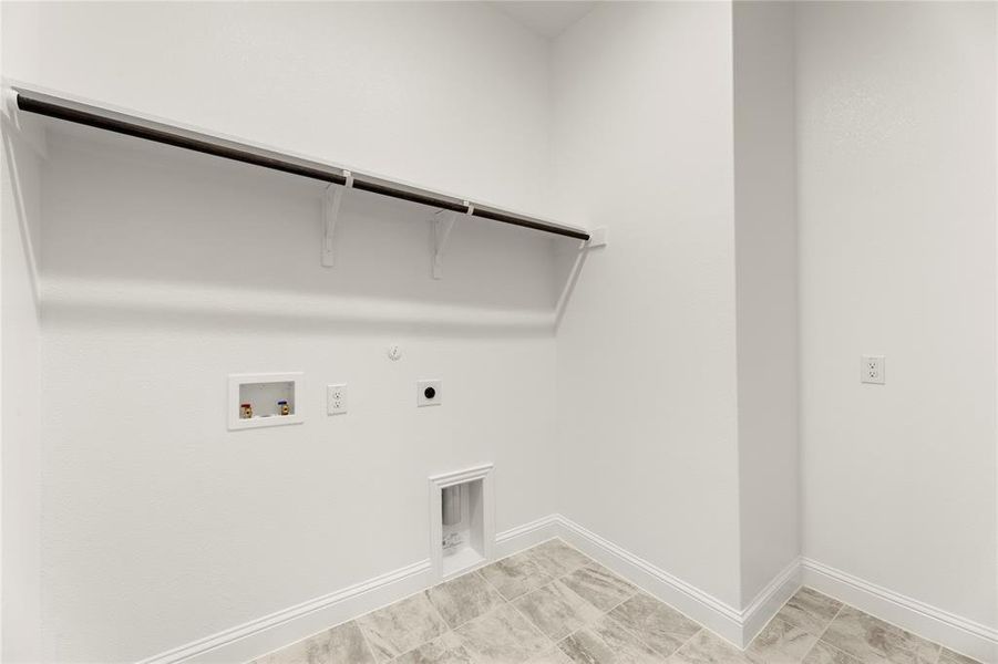 Spacious, unfurnished interior of a new home in Lake Shore Village, Rowlett (Image 24).