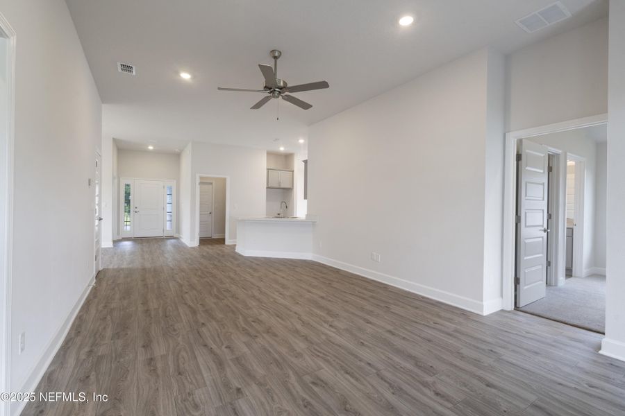 Spacious, unfurnished interior of a new home in Summerglen, Jacksonville (Image 18).