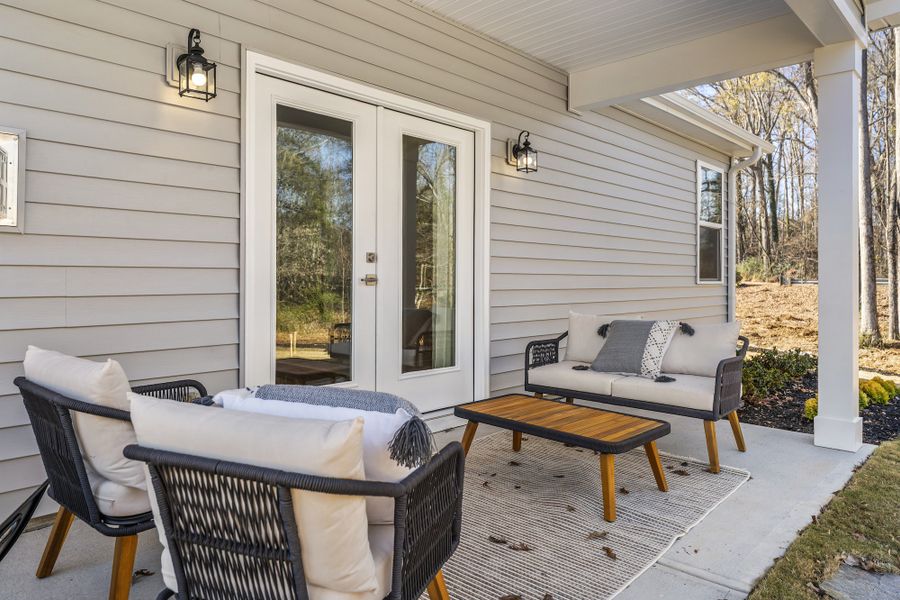 Representative exterior details of a home built from the Whitmore by Hunter Quinn Homes in Walker's Pointe, Anderson (Image 3).