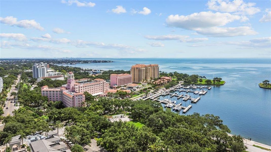 Condo located in St. Petersburg, FL showcasing its design and architecture (Image 34).