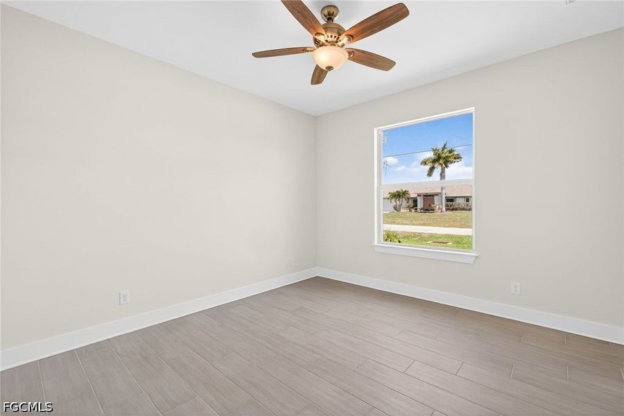 Spacious, unfurnished interior of a new home in Cape Coral, Cape Coral (Image 29).