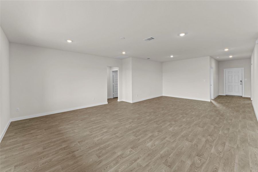 Spacious, unfurnished interior of a new home in Hartland Ranch, Lockhart (Image 14).
