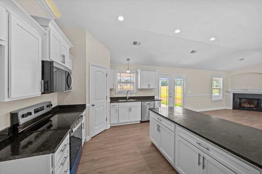 Furnished interior view inside a new home in Mills Gin, Campobello (Image 7).