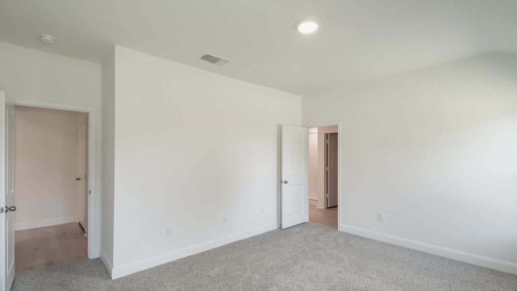 Representative unfurnished interior of a home built from the The Alvin by D.R. Horton in Riverview, Georgetown (Image 12).