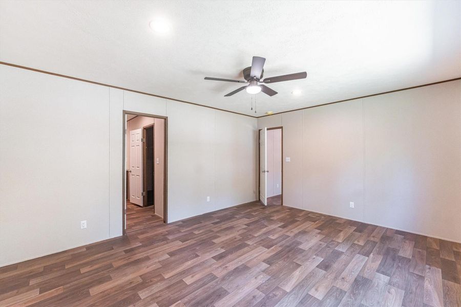 Spacious, unfurnished interior of a new home in , Conroe (Image 12).