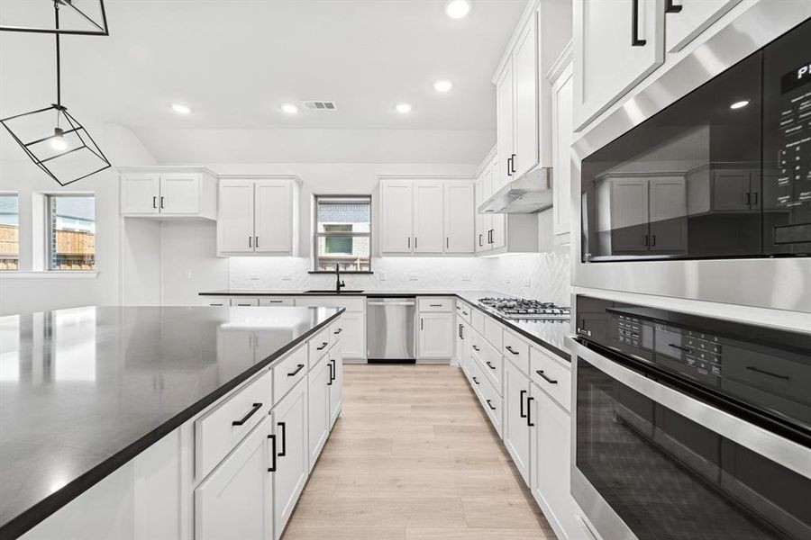 Furnished interior view inside a new home in Mantua Point Classics, Van Alstyne (Image 6). Furnished interior view inside a new home in Mantua Point Classics, Van Alstyne (Image 6).