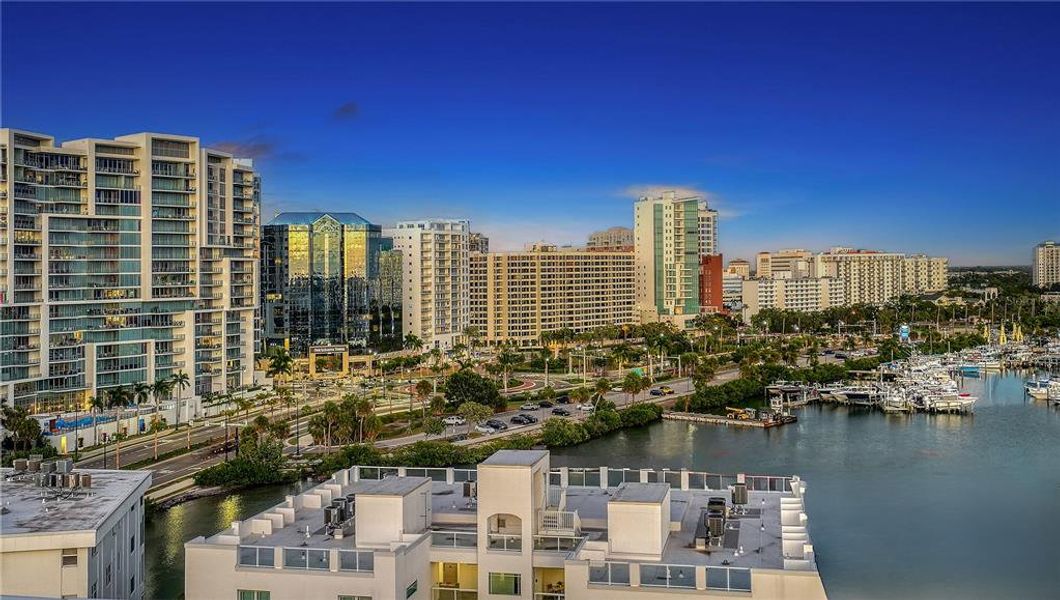 Condo located in Sarasota, FL showcasing its design and architecture (Image 41).