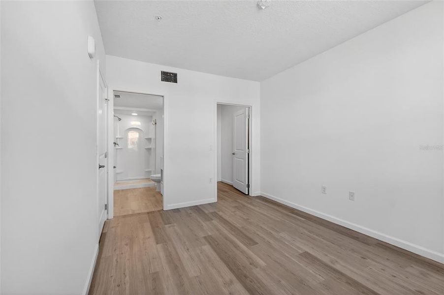 Spacious, unfurnished interior of a new home in , Orlando (Image 18).